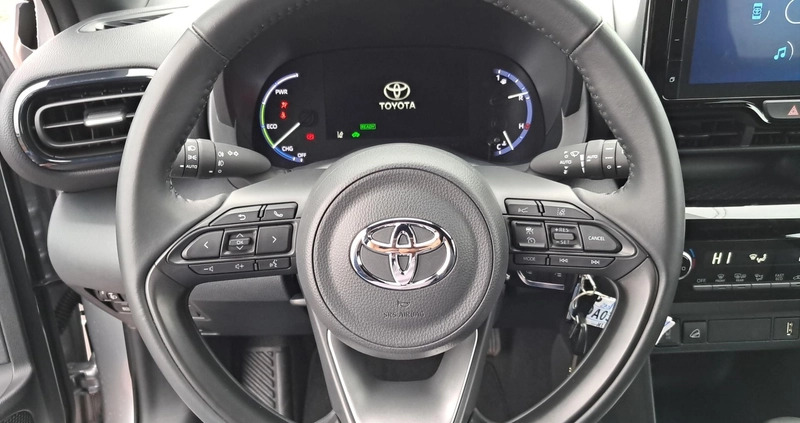 Toyota Yaris Cross cena 122900 przebieg: 10540, rok produkcji 2023 z Jordanów małe 154